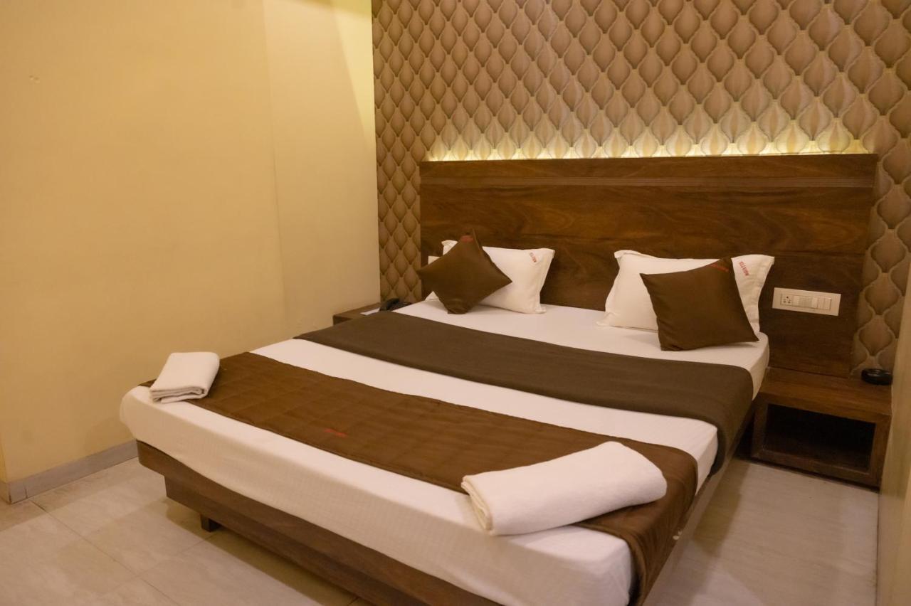 Vijaya Hill View Residency Hotell Navi Mumbai Eksteriør bilde