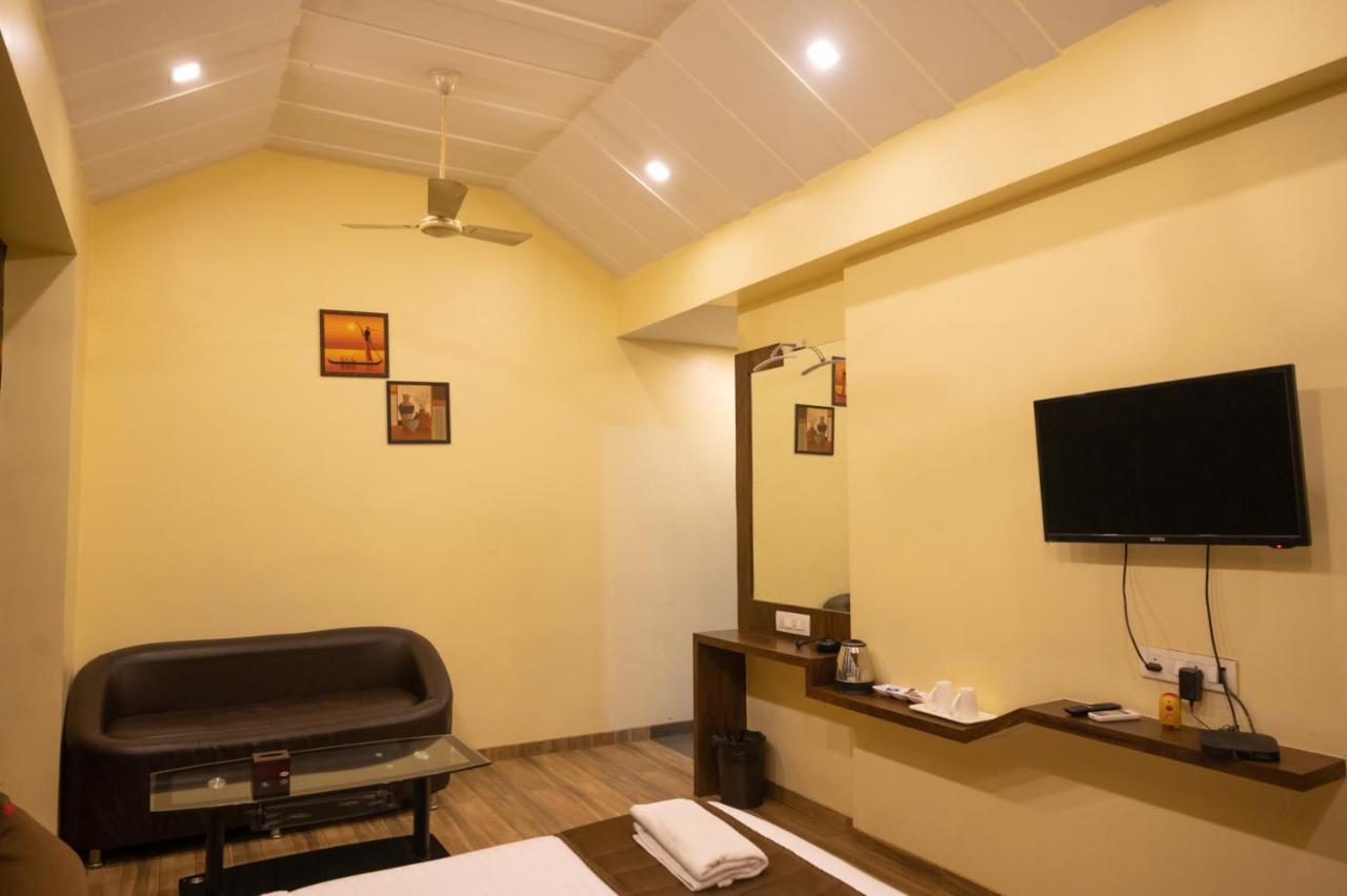 Vijaya Hill View Residency Hotell Navi Mumbai Eksteriør bilde