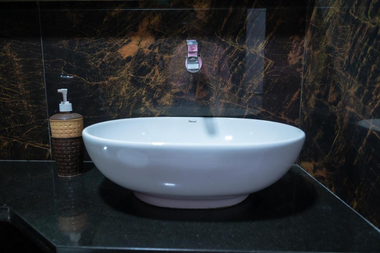 Vijaya Hill View Residency Hotell Navi Mumbai Eksteriør bilde