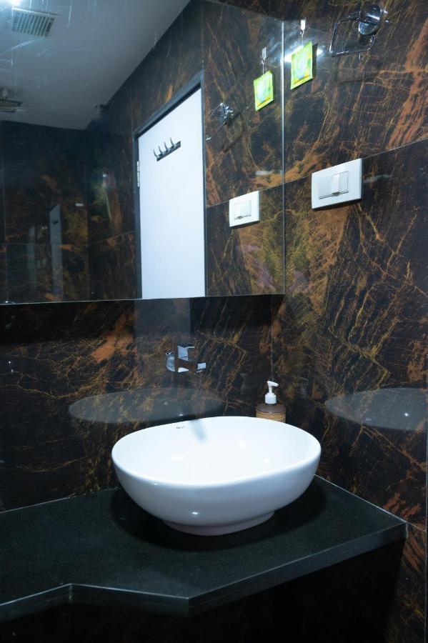 Vijaya Hill View Residency Hotell Navi Mumbai Eksteriør bilde